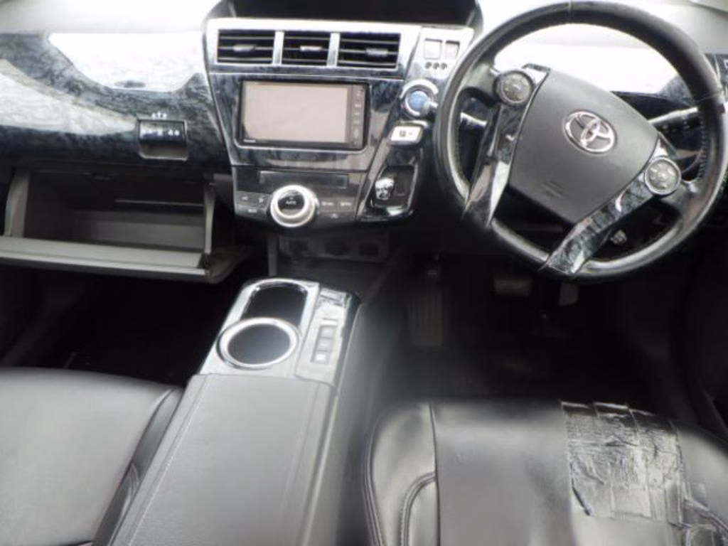 TOYOTA PRIUS ALPHA