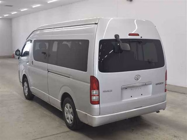 TOYOTA HIACE