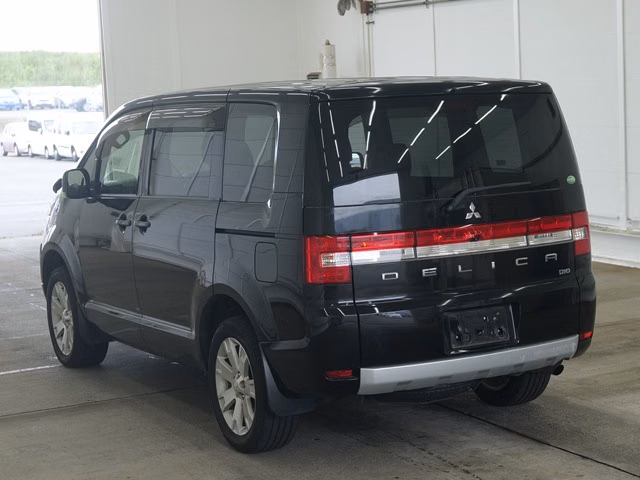 MITSUBISHI DELICA D:5