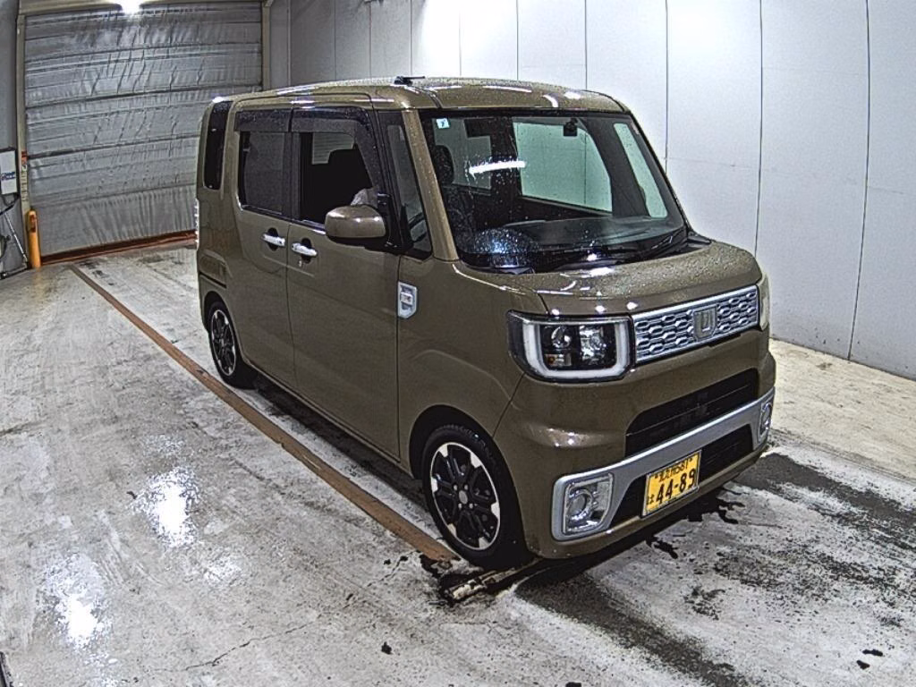 DAIHATSU WAKE