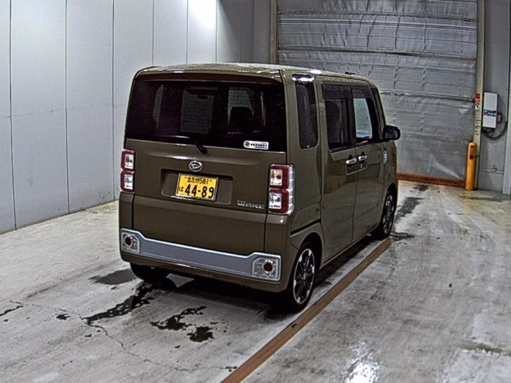 DAIHATSU WAKE