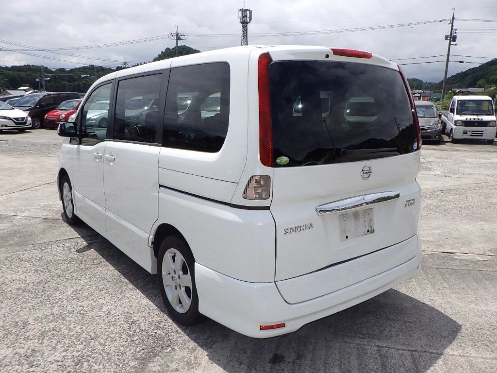 NISSAN SERENA
