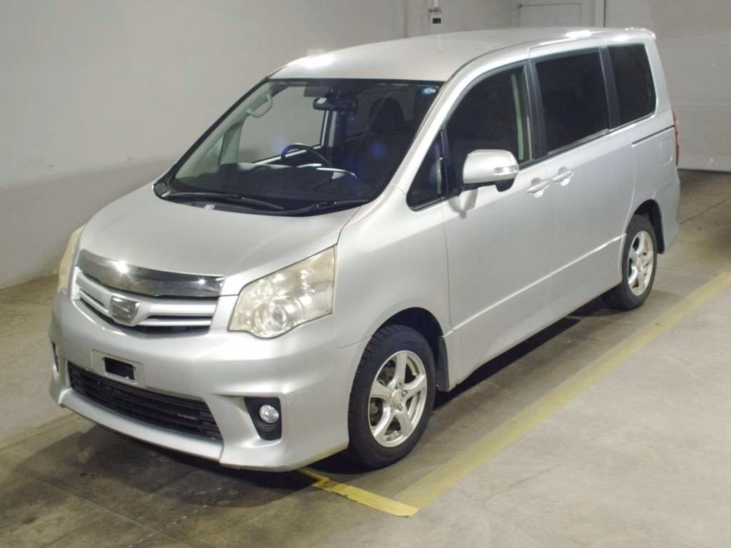 TOYOTA NOAH