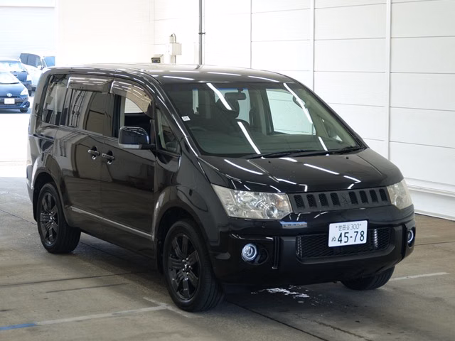 MITSUBISHI DELICA D:5
