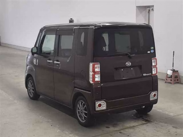DAIHATSU WAKE