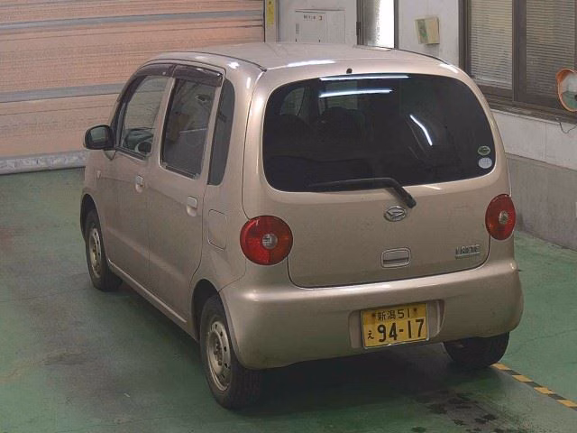 DAIHATSU MOVE LATTE