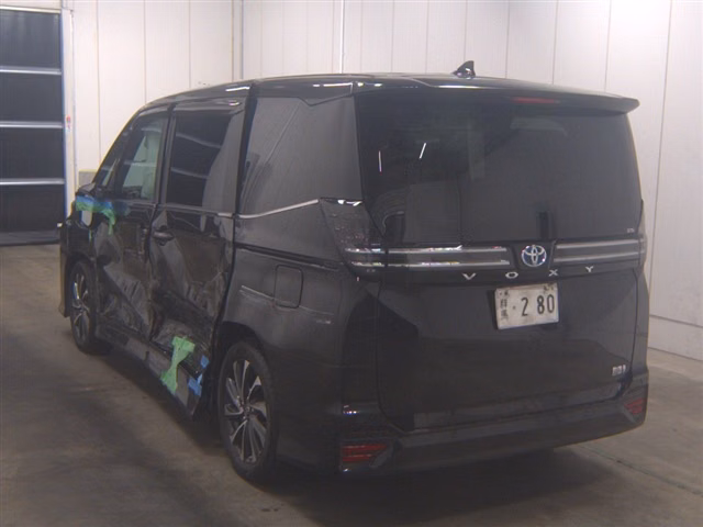 TOYOTA VOXY