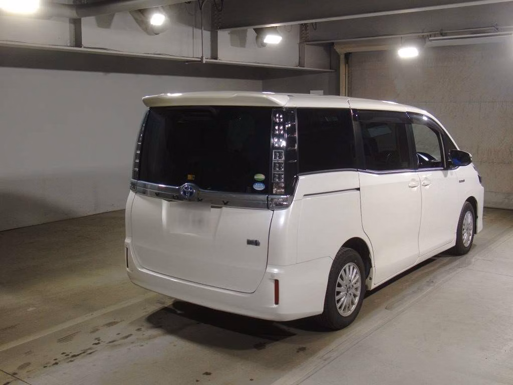TOYOTA VOXY