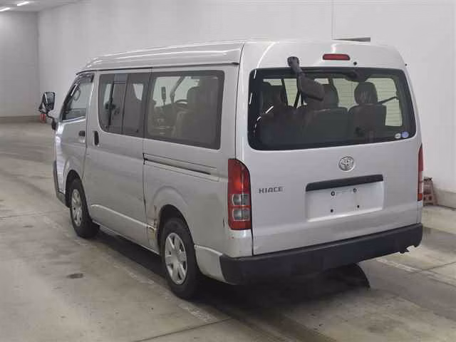 TOYOTA HIACE
