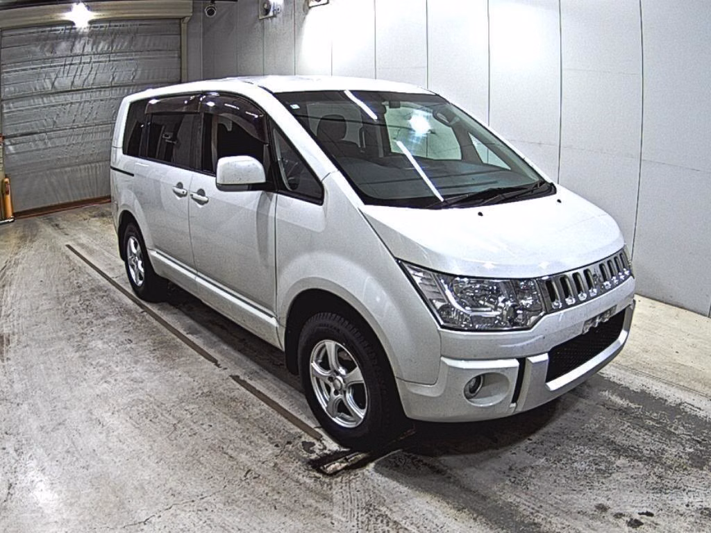 MITSUBISHI DELICA D:5