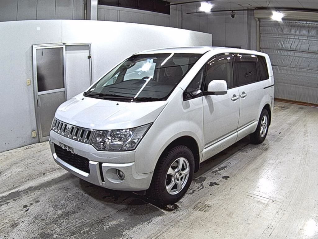 MITSUBISHI DELICA D:5