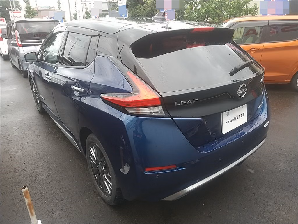 NISSAN LEAF