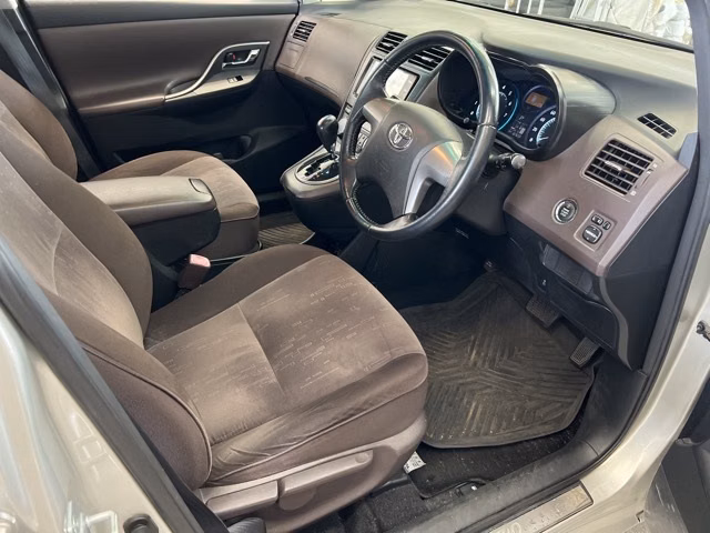 TOYOTA MARK X ZIO