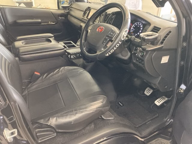 TOYOTA REGIUS ACE