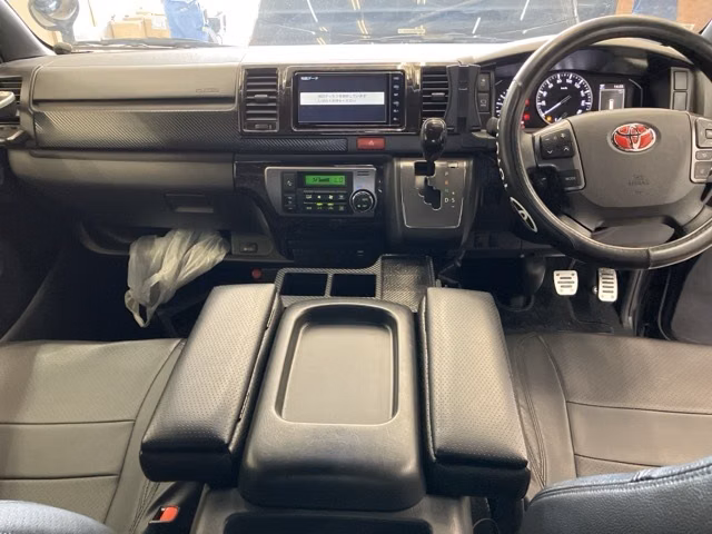 TOYOTA REGIUS ACE