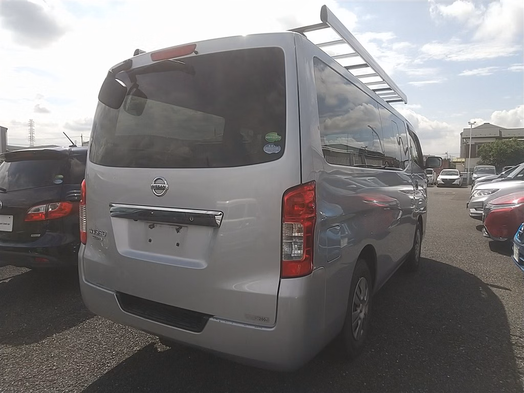 NISSAN NV350 CARAVAN