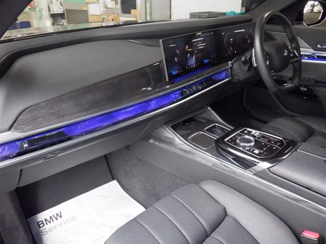 BMW 7-SERIES