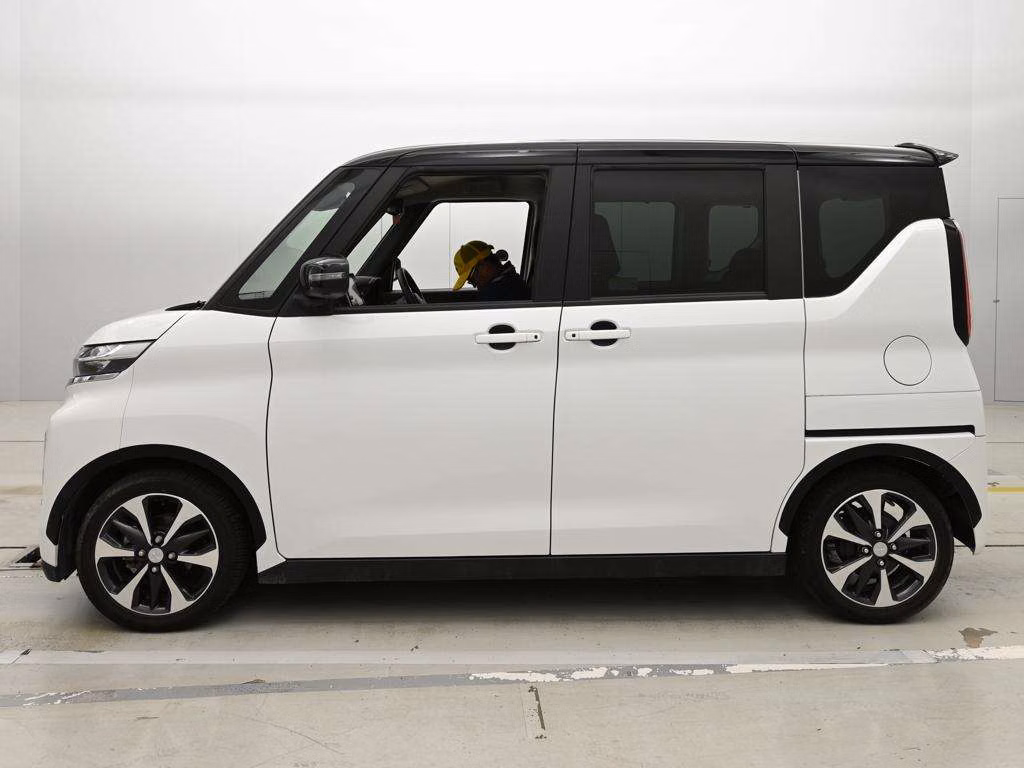 MITSUBISHI EK SPACE