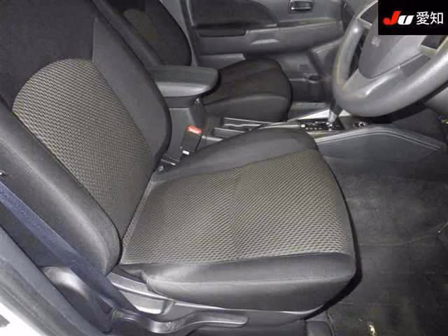 MITSUBISHI RVR