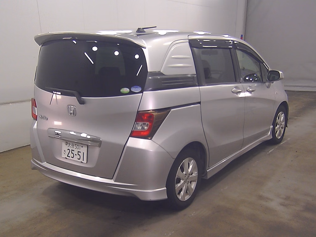 HONDA FREED SPIKE