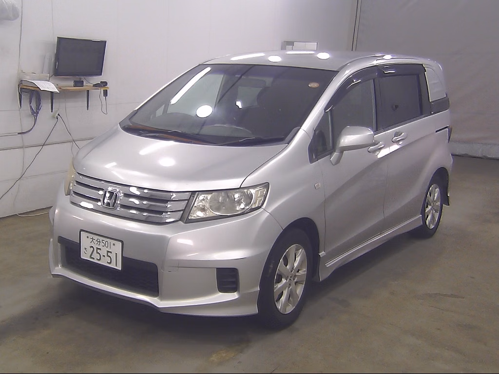 HONDA FREED SPIKE