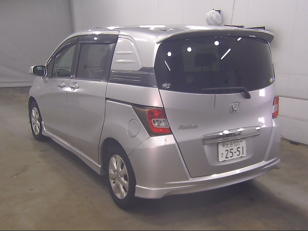 HONDA FREED SPIKE