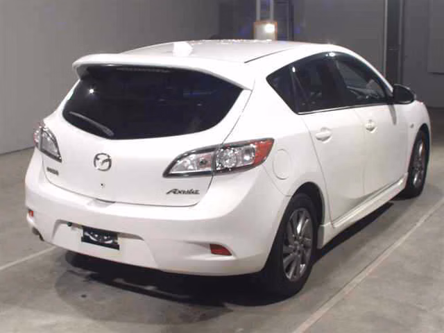 MAZDA AXELA