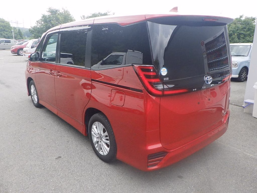 TOYOTA NOAH