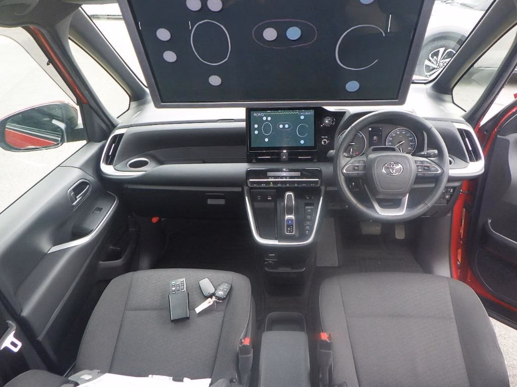 TOYOTA NOAH