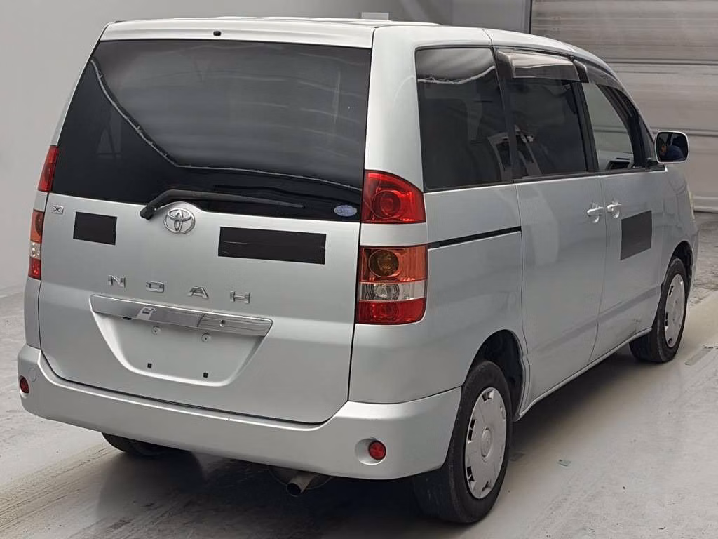 TOYOTA NOAH
