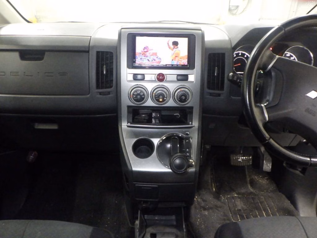 MITSUBISHI DELICA D:5