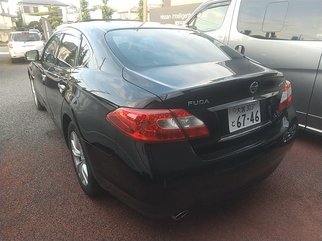 NISSAN FUGA