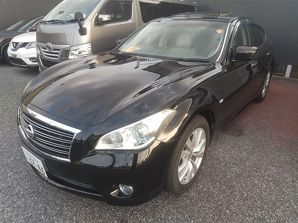 NISSAN FUGA