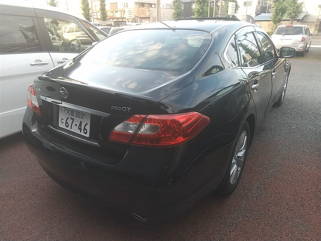 NISSAN FUGA