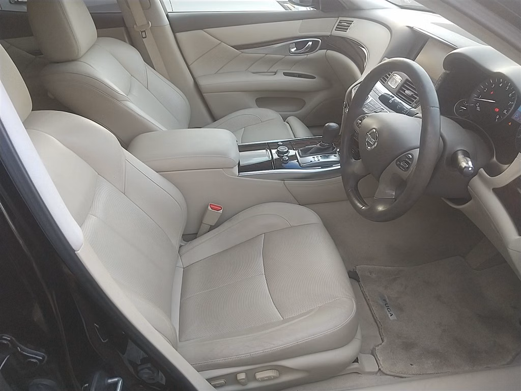 NISSAN FUGA