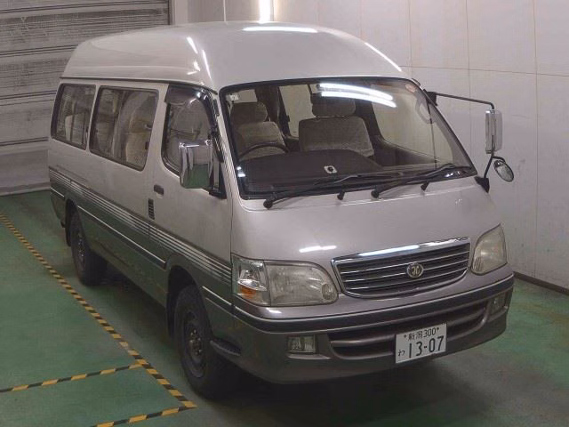 TOYOTA HIACE