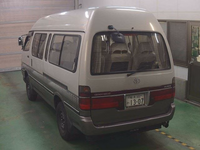 TOYOTA HIACE