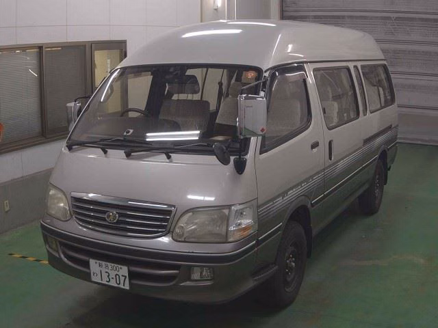 TOYOTA HIACE