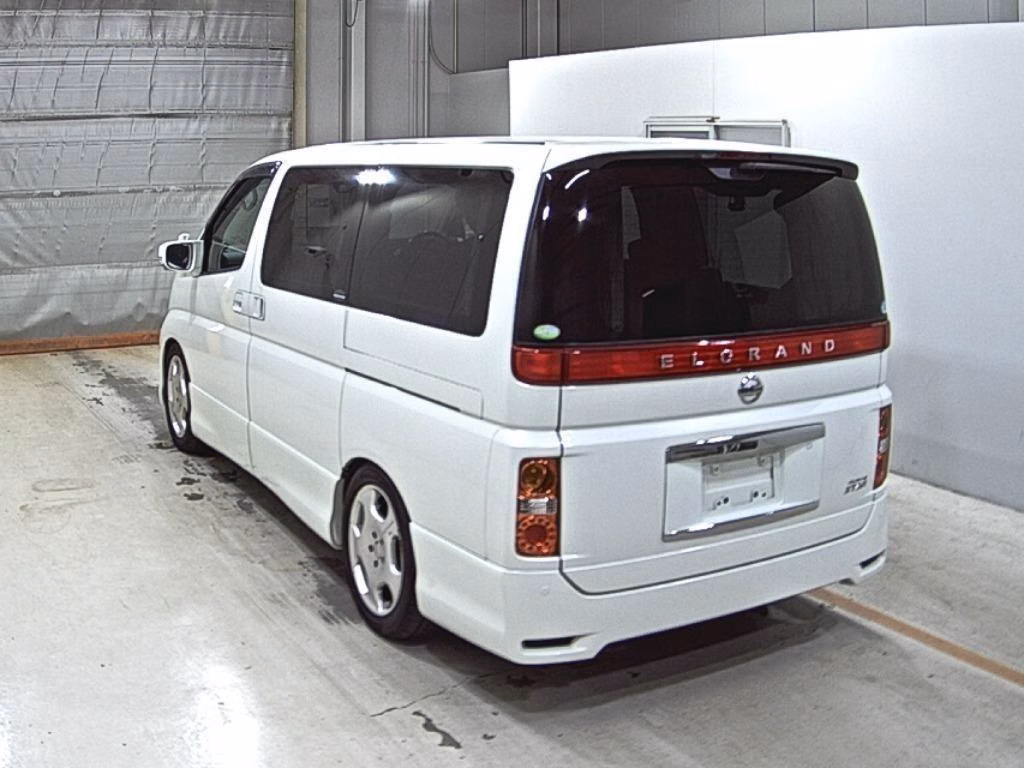 NISSAN ELGRAND