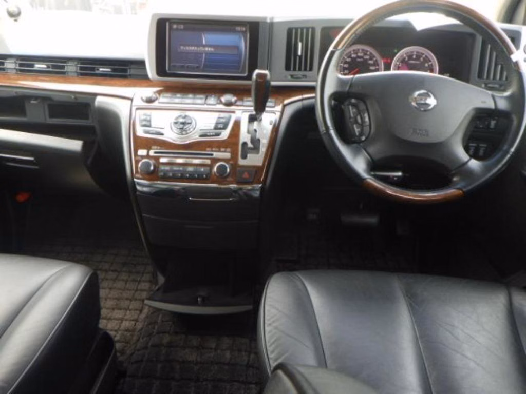 NISSAN ELGRAND