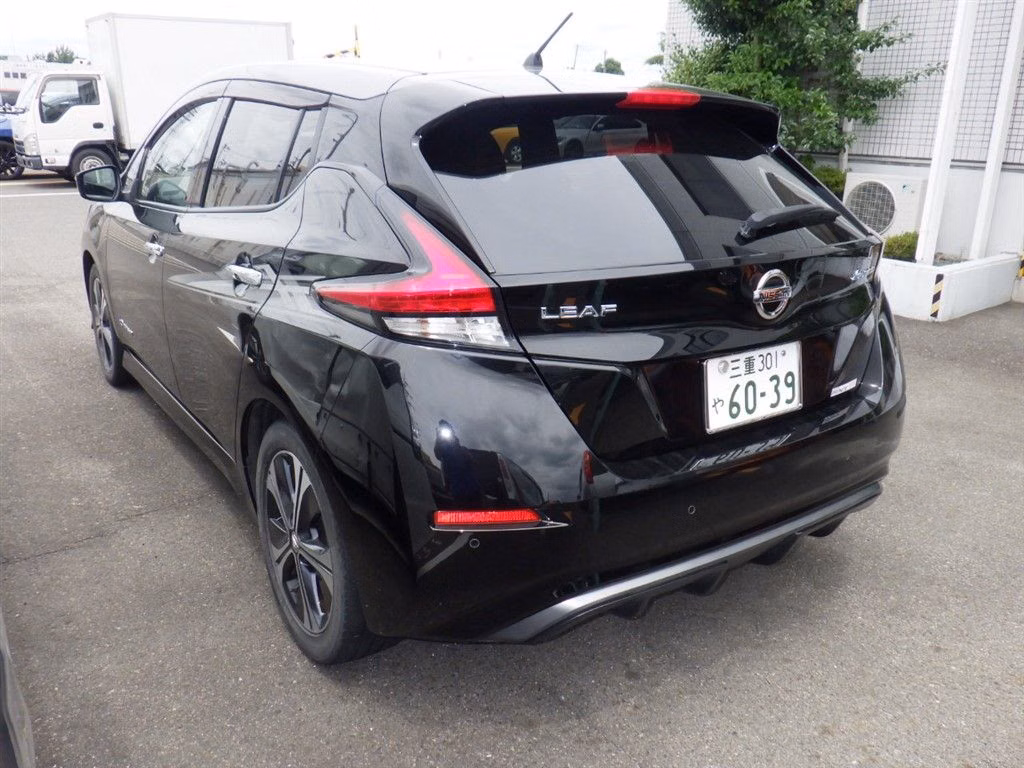 NISSAN LEAF
