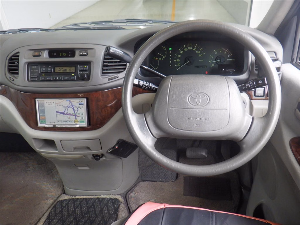 TOYOTA HIACE REGIUS
