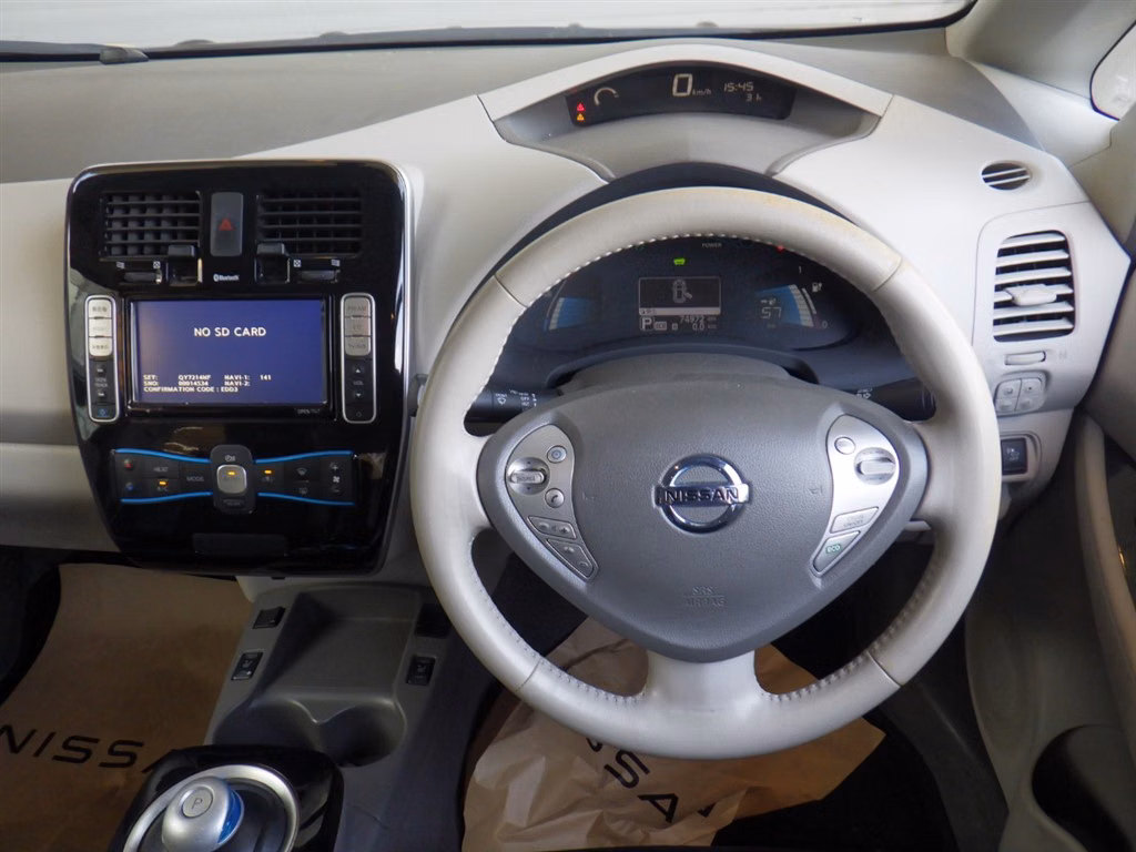 NISSAN LEAF