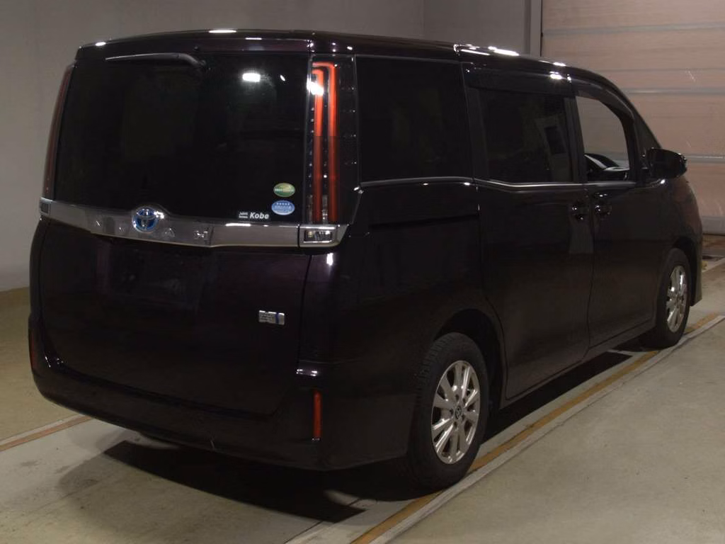 TOYOTA NOAH