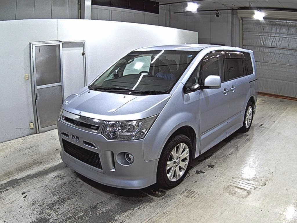 MITSUBISHI DELICA D:5