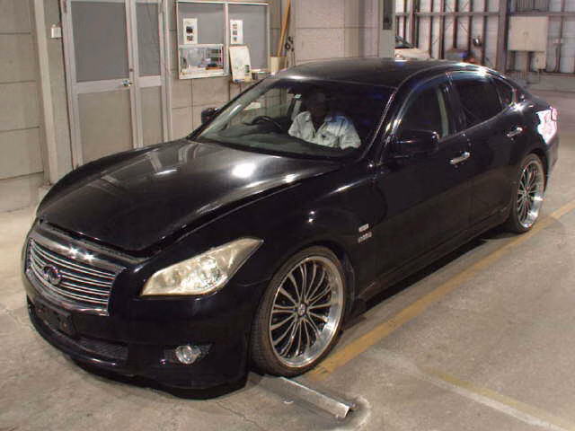 NISSAN FUGA