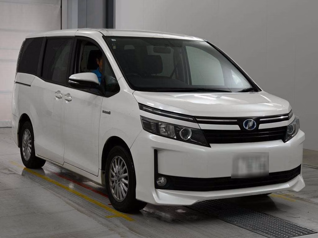TOYOTA VOXY