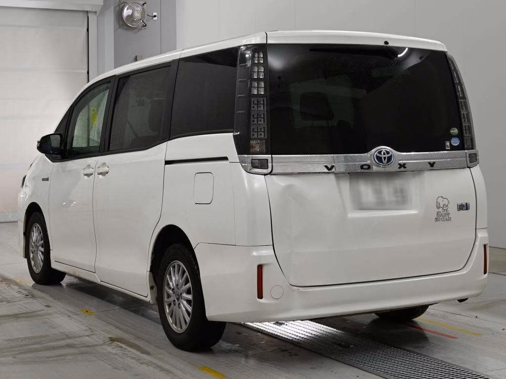 TOYOTA VOXY