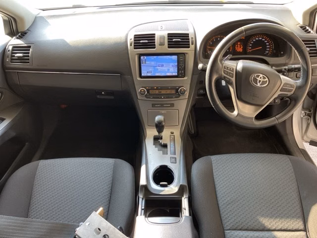 TOYOTA AVENSIS