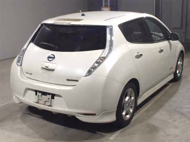 NISSAN LEAF